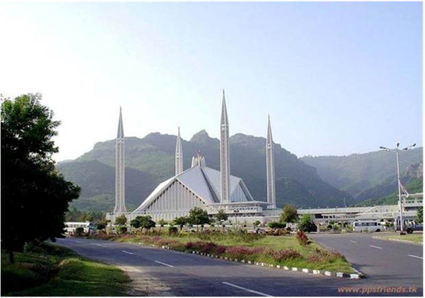WORLD'S LARGEST MOSQUE PAKISTAN Shah Feisal mosque Islamabad Inside hall capacity 35000 outside overflow capacity 150,000 