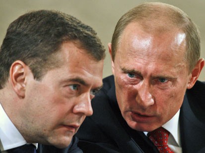 Putin, Medvedev see Arab unrest as peril to Russia and West 